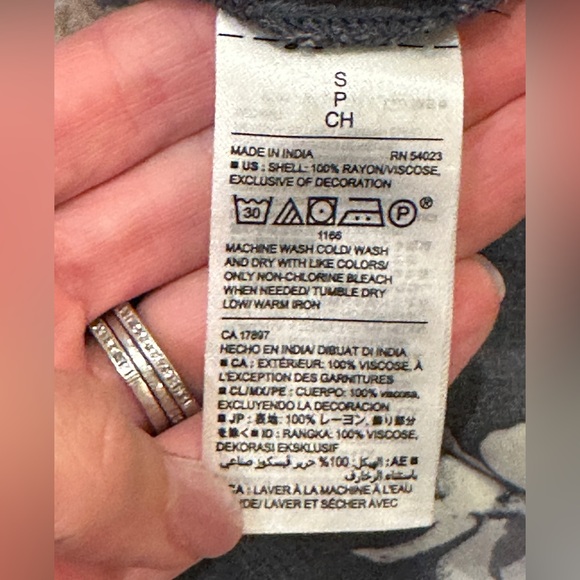 ❤️ BOGO FREE ❤️ Floral Sleeveless Women's Top - Grey and Cream - Old Navy Size S - Picture 4 of 9